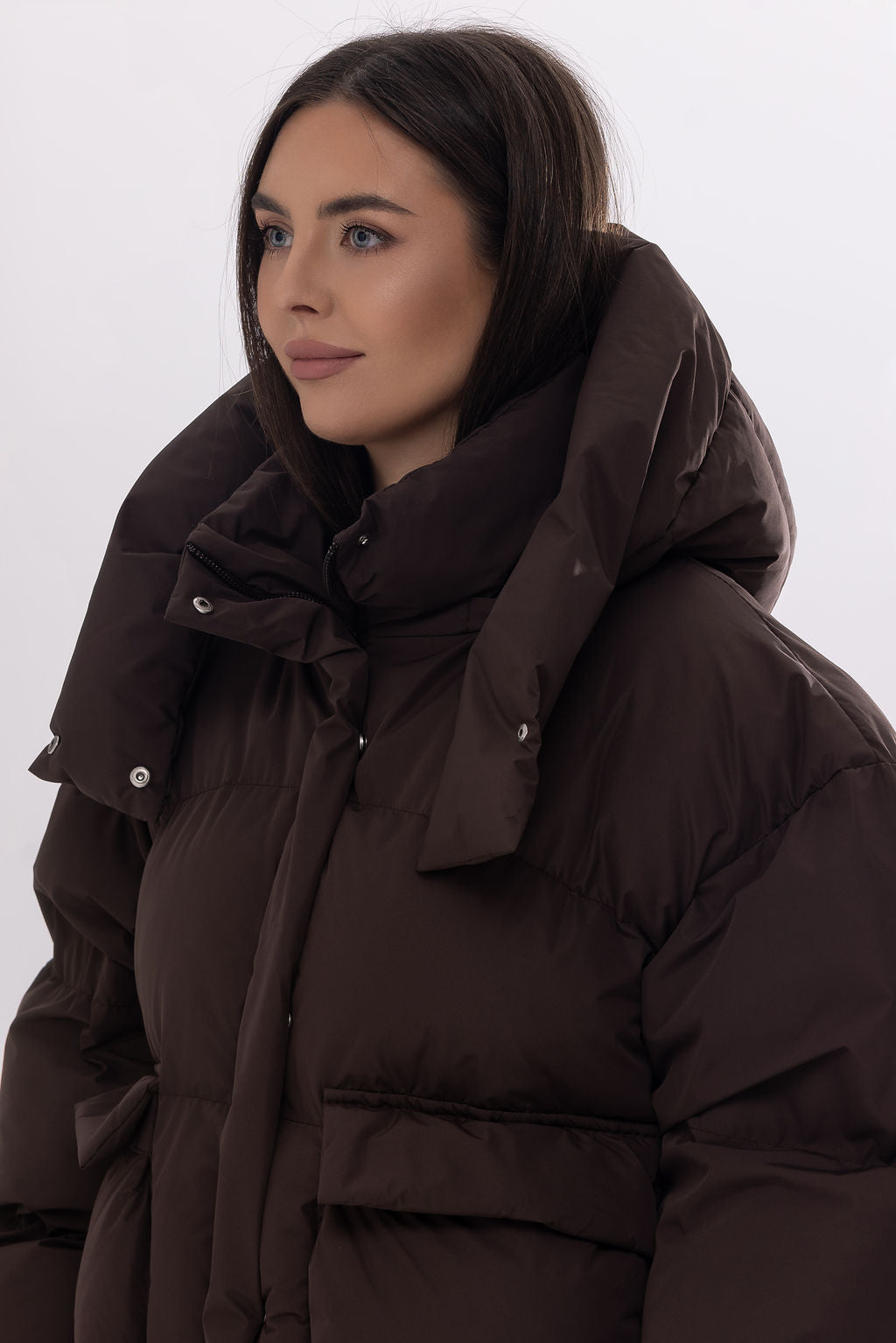 Пуховик oversize з об’ємним капюшоном