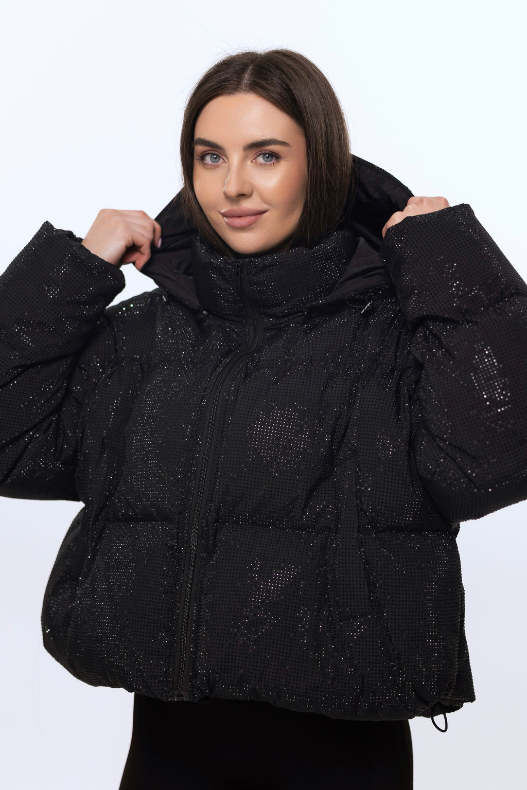 Сяючий пуховик oversize в чорному кольорі