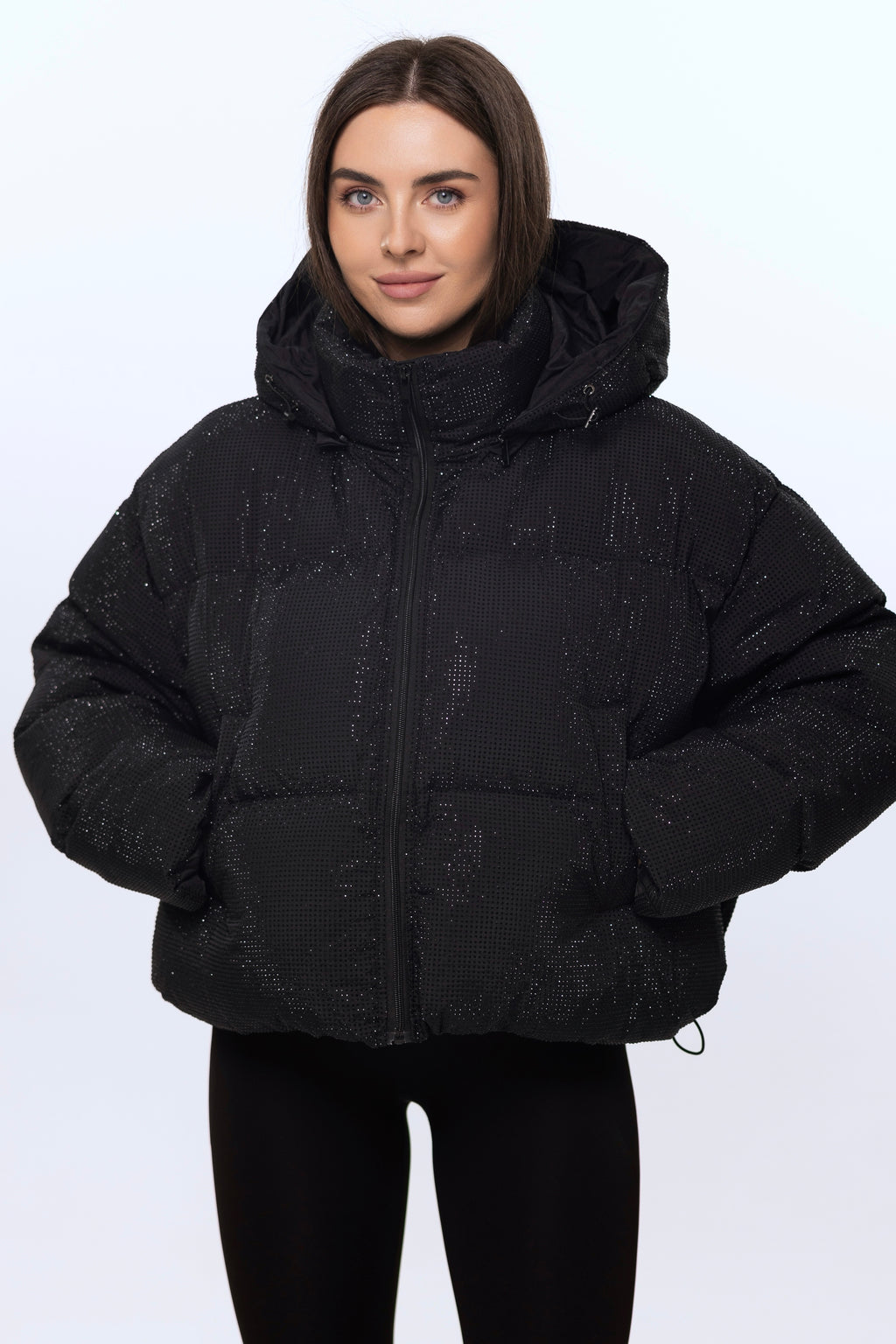Сяючий пуховик oversize в чорному кольорі