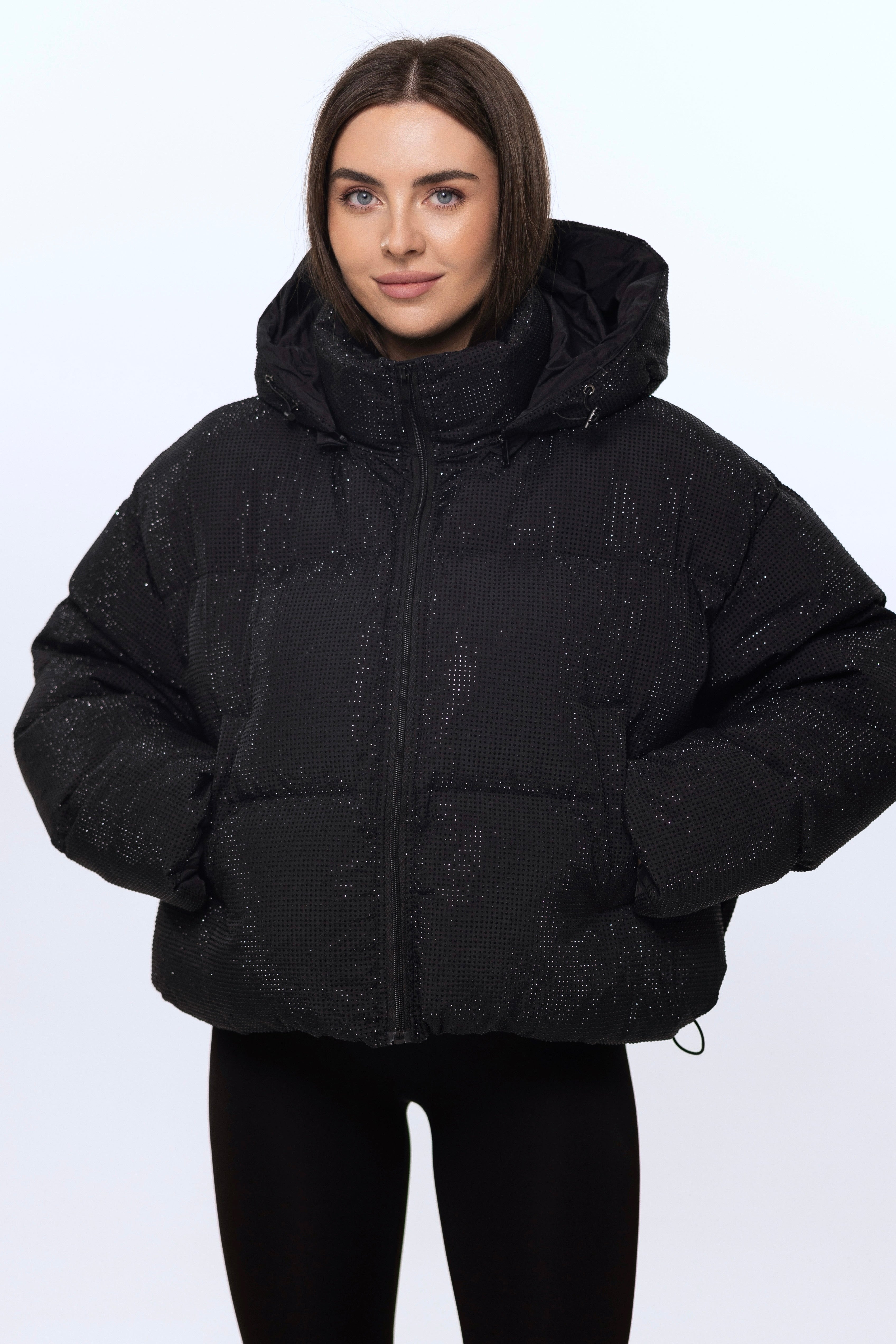 Сяючий пуховик oversize в чорному кольорі